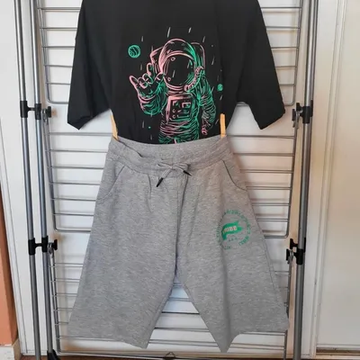 Ensemble T-shirt cosmonaute et short gris